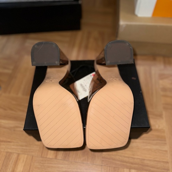 ZARA CLEAR BROWN HEELS
VINYL SANDALS WITH METHACRYLATE HEEL - Picture 2 of 4